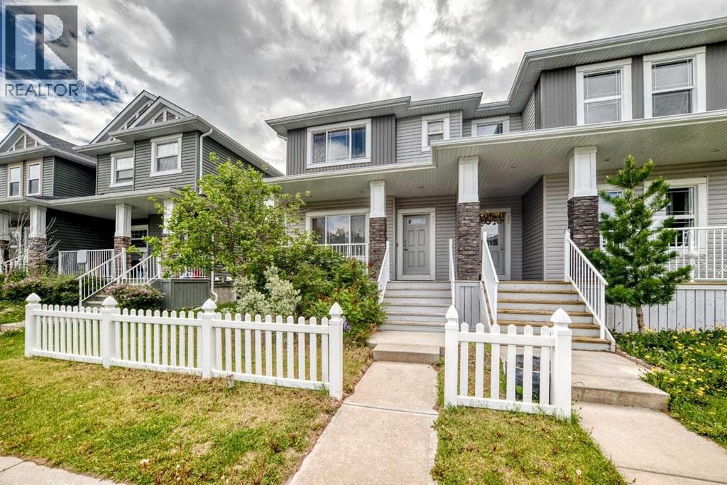 17 Redstone Common NE
