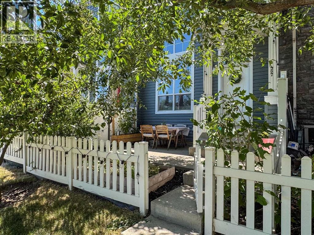 457 Elgin Gardens SE