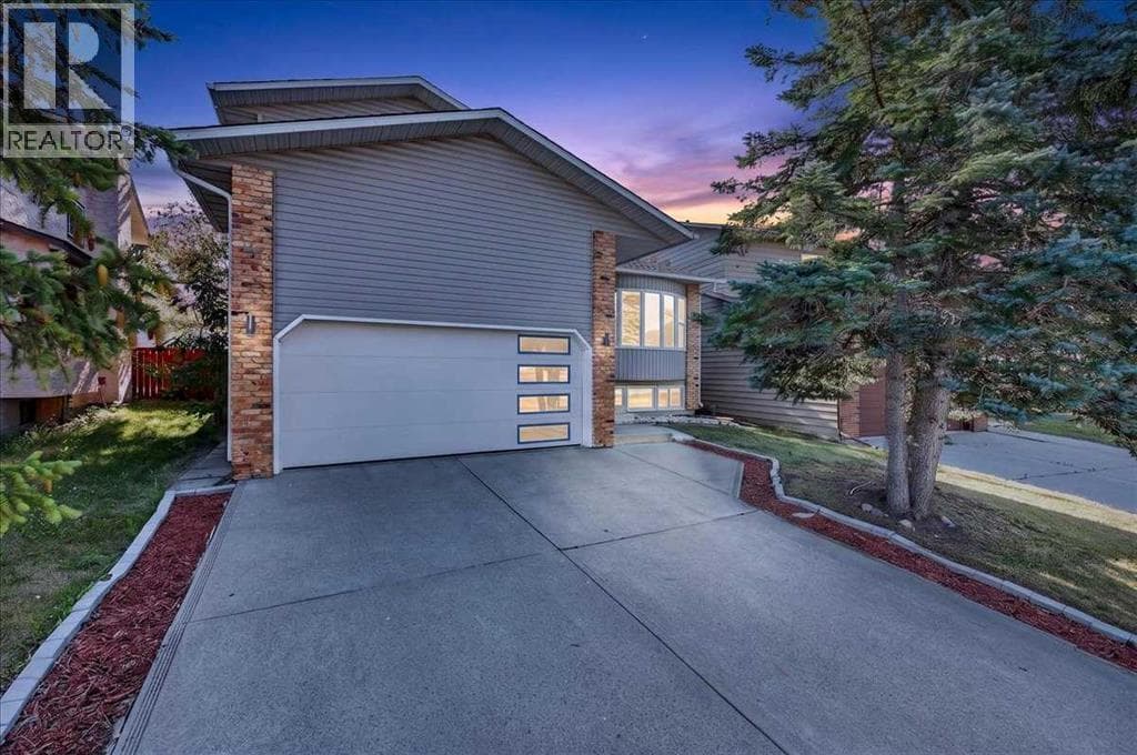 55 Whitehaven Crescent NE