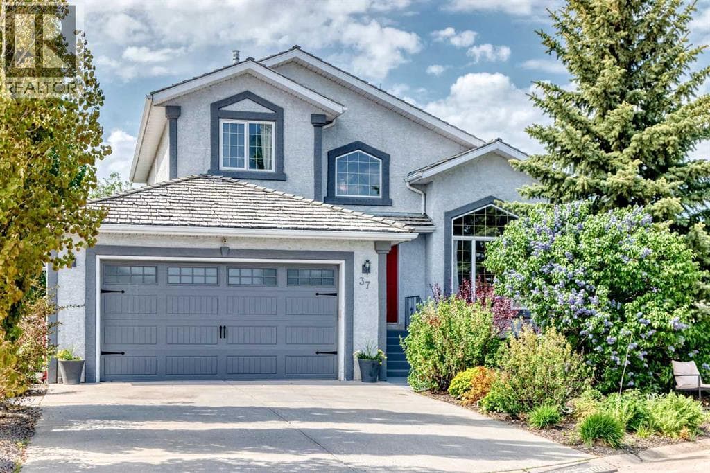 37 LAKESIDE GREENS Close