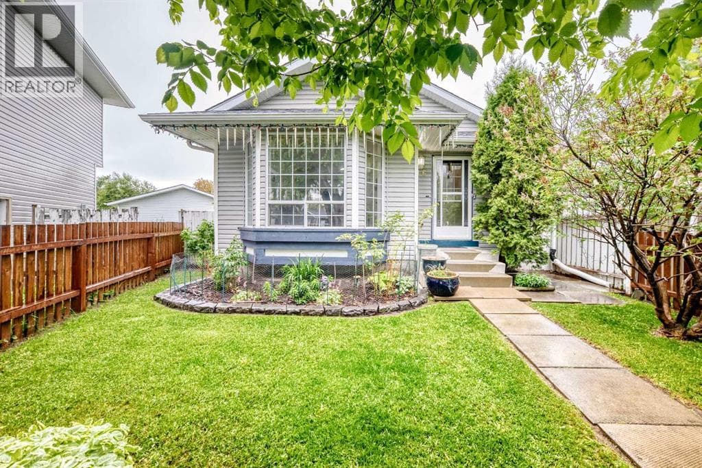 16 Martinridge Way NE