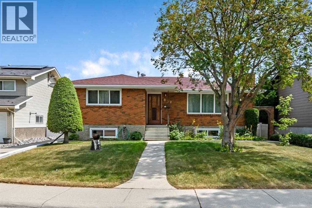 832 Canna Crescent SW