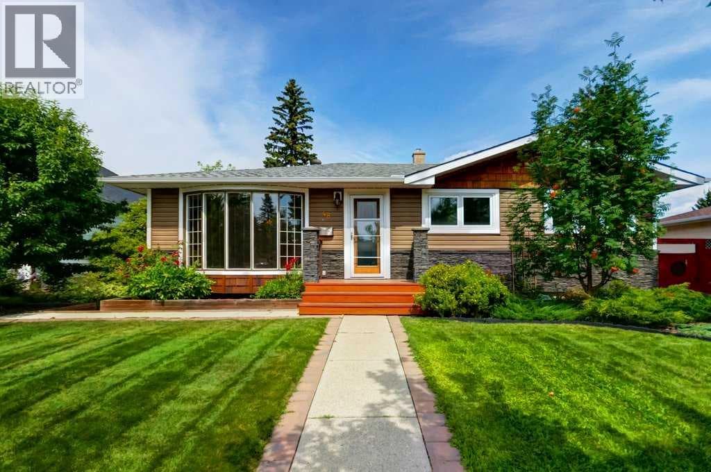 48 Hillary Crescent SW
