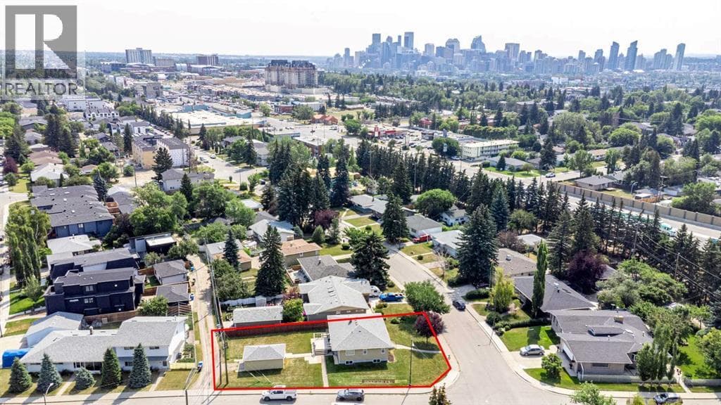 2140 Halifax Crescent NW