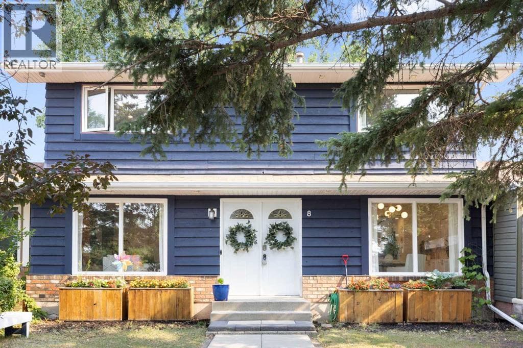 8 Midridge Bay SE