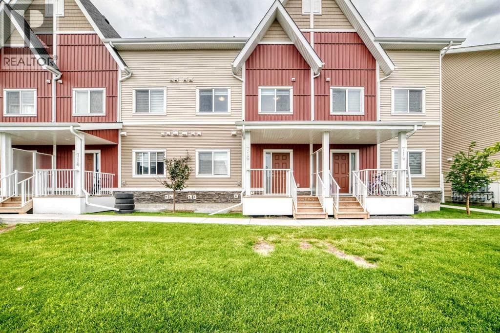 716, 32 Red Embers Parade NE