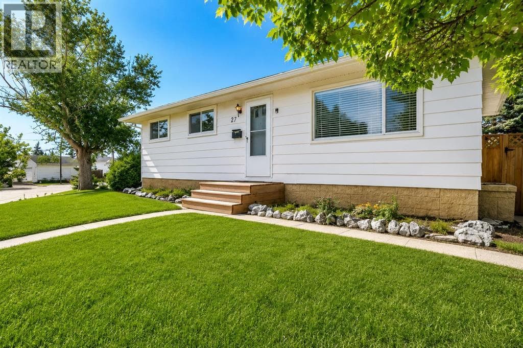 27 Dovercrest Way SE