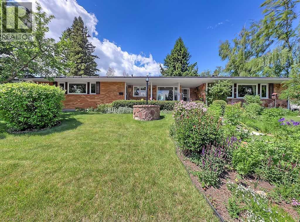 230 Oakwood Place SW
