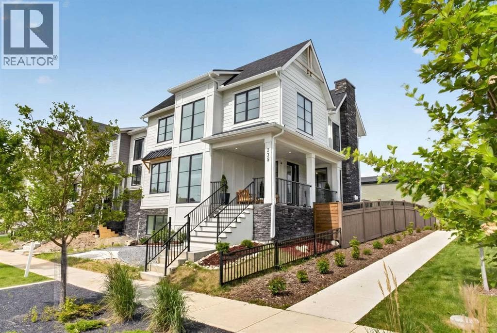 235 Treeline View SW