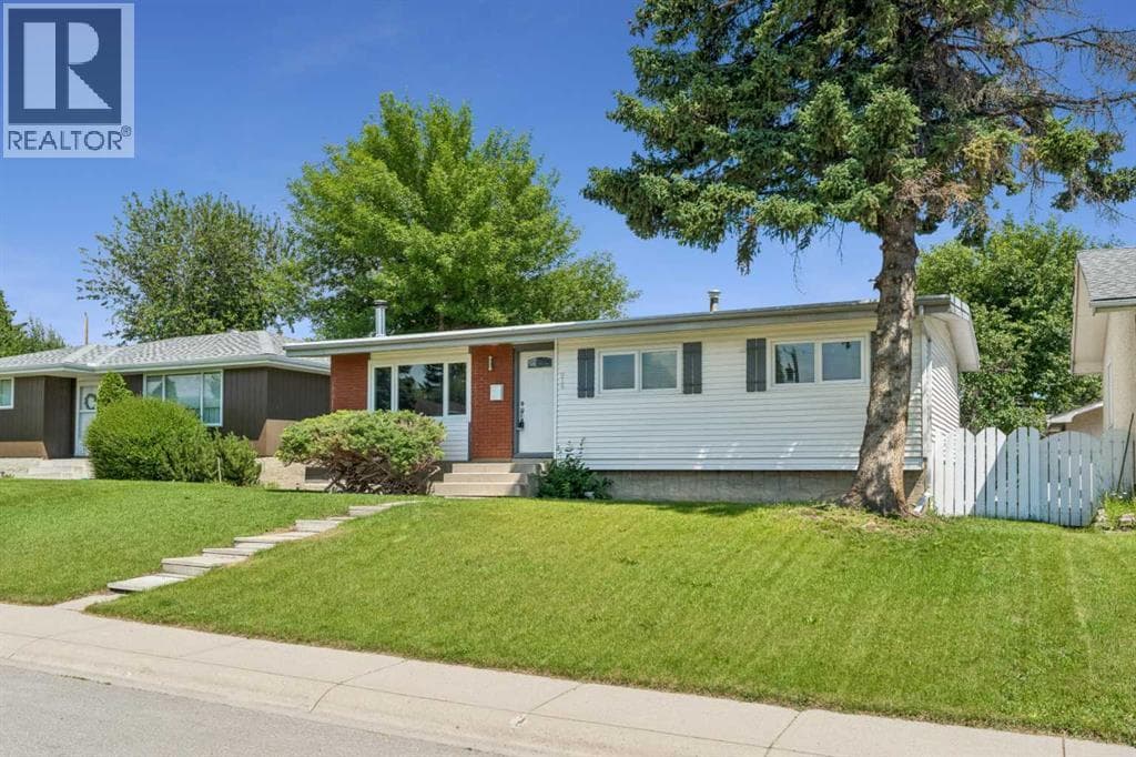 916 Mayland Drive NE