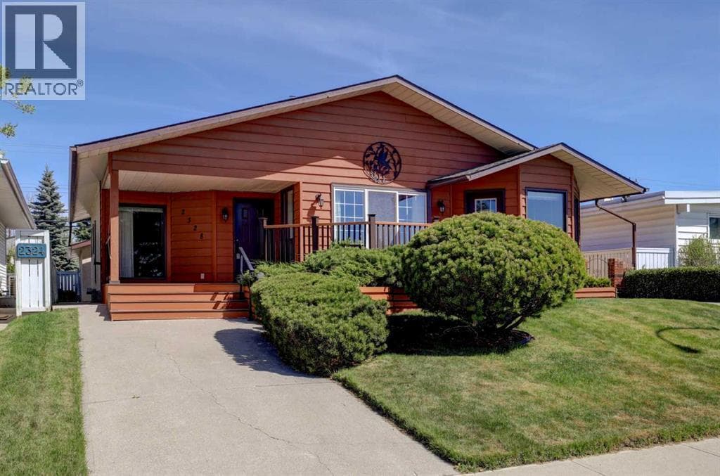 2328 Munro Drive NE