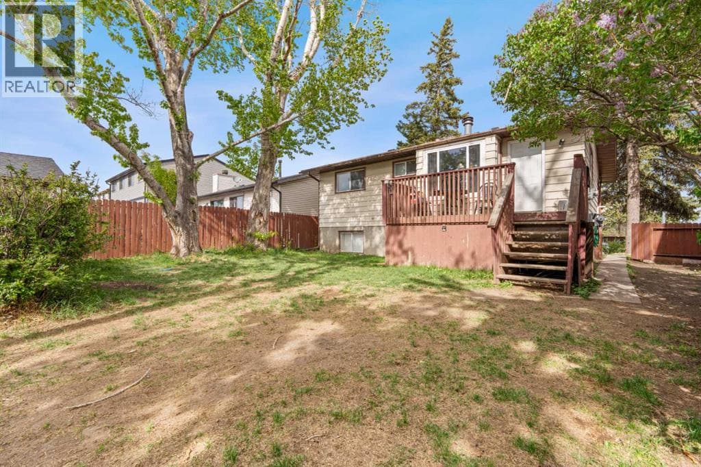 84 Falconridge Place NE