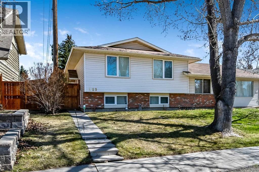 323 Woodvale Crescent SW