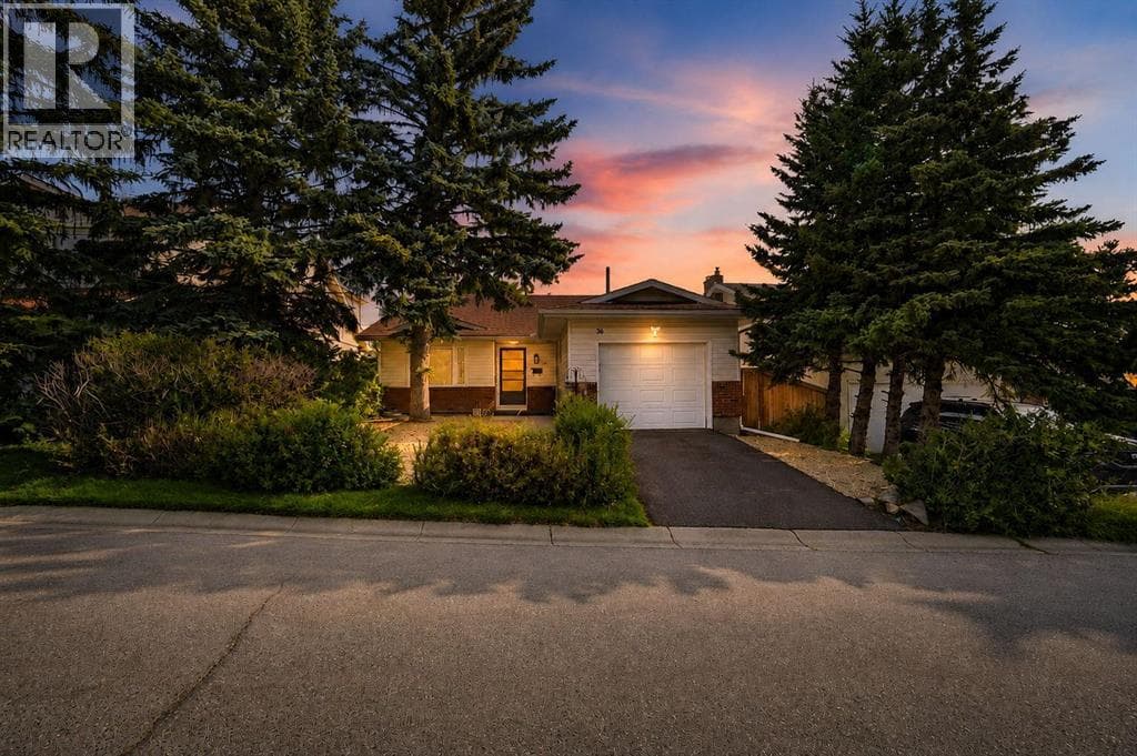36 Coach Manor Rise SW