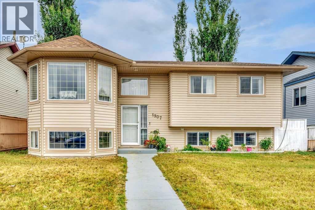 1907 Strathcona Terrace