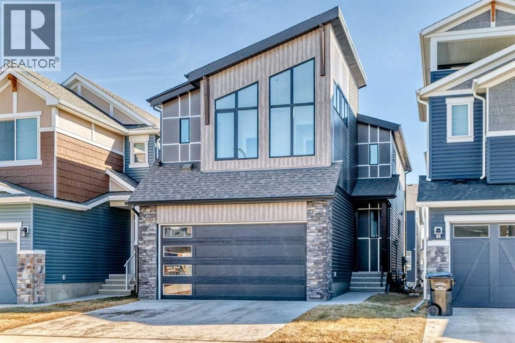 138 Silver Spruce Grove SW