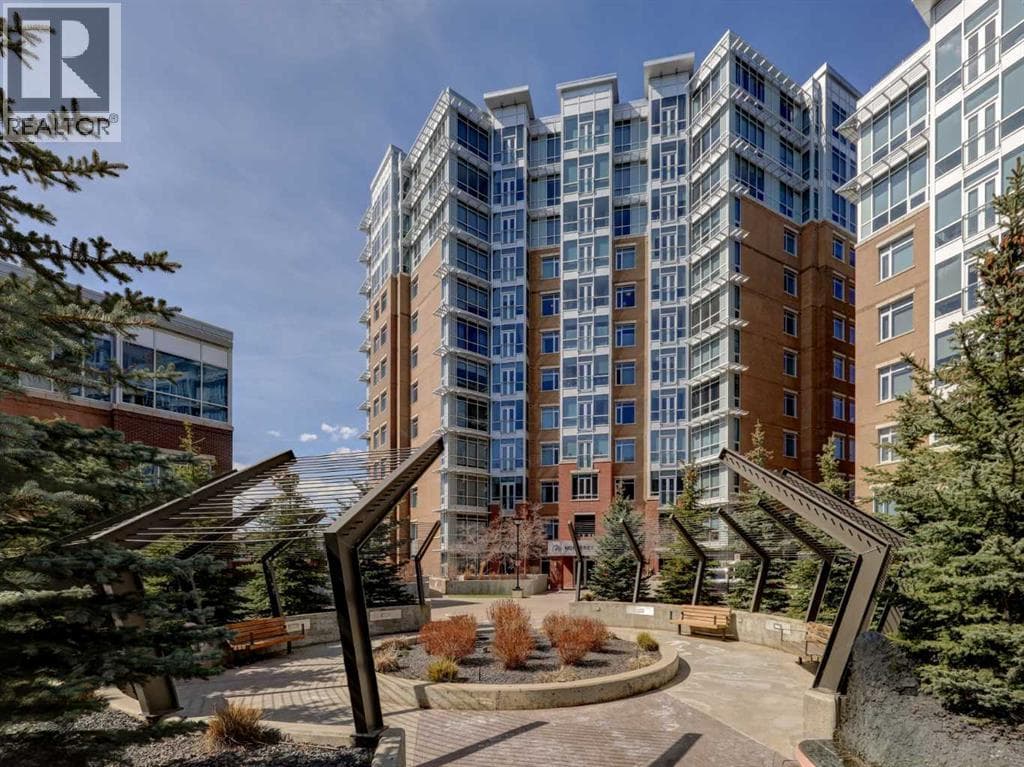 810, 16 Varsity Estates Circle NW