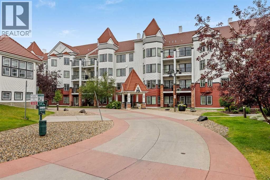 218, 70 Royal Oak Plaza NW