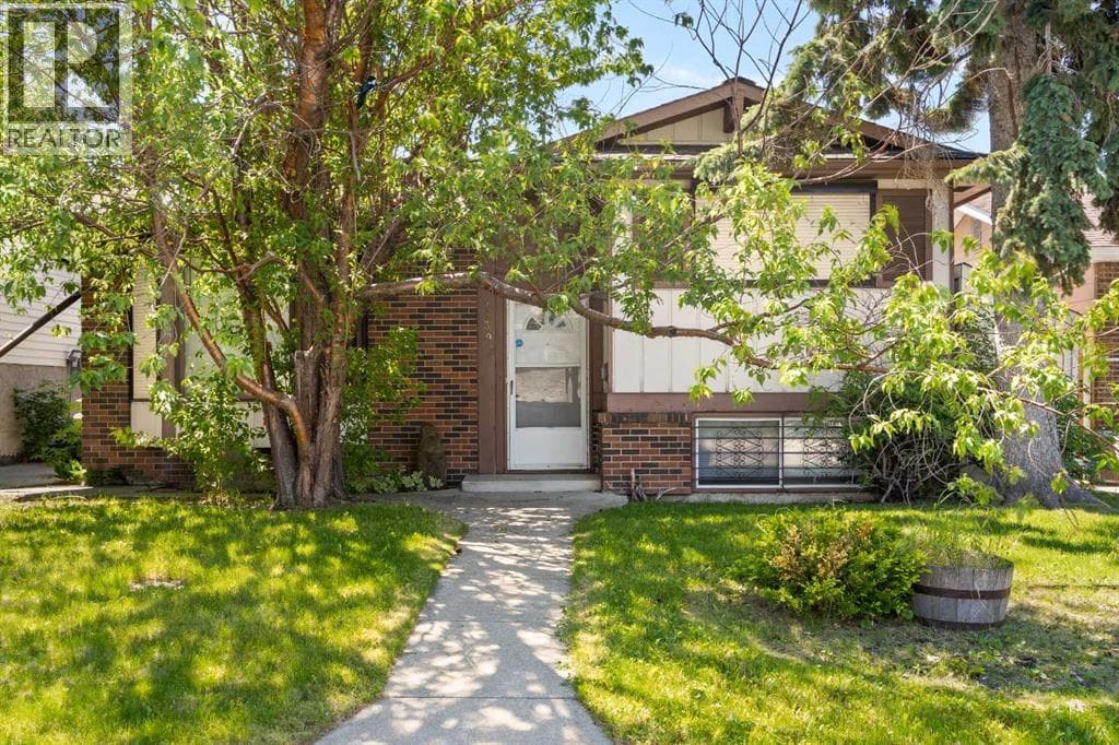 4739 Rundlewood Road NE