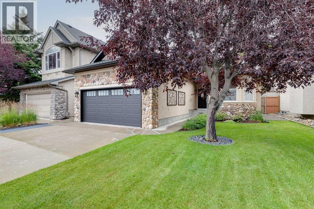 10 Strathlea Grove SW