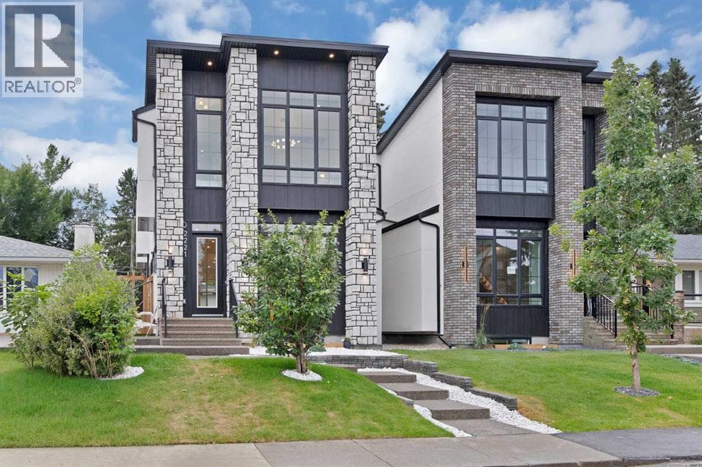 2221 Halifax Crescent NW
