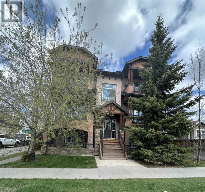 102, 110 12 Avenue NE