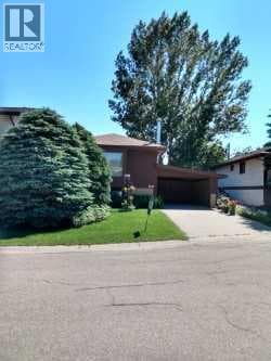 100 Doverglen Crescent SE