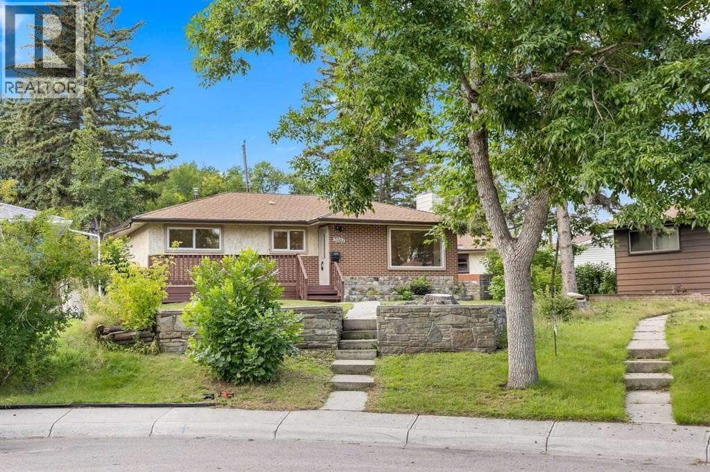 2007 Cottonwood Crescent SE
