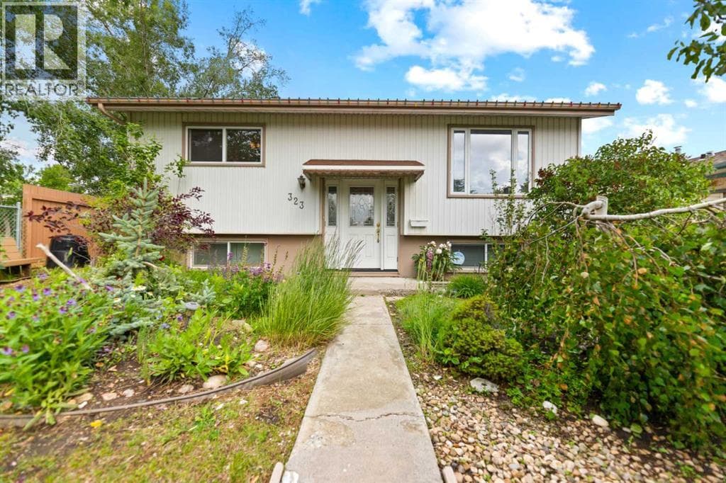 323 maddock Crescent NE
