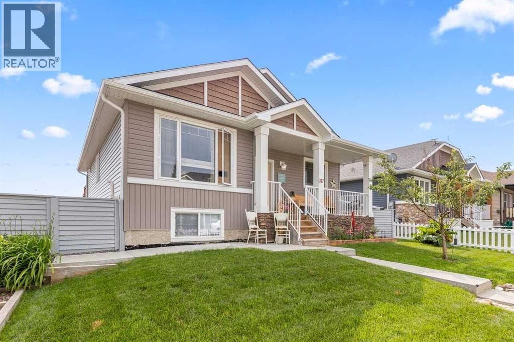 317 McLeod Crescent