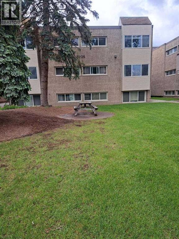 222, 8235 Elbow Drive SW