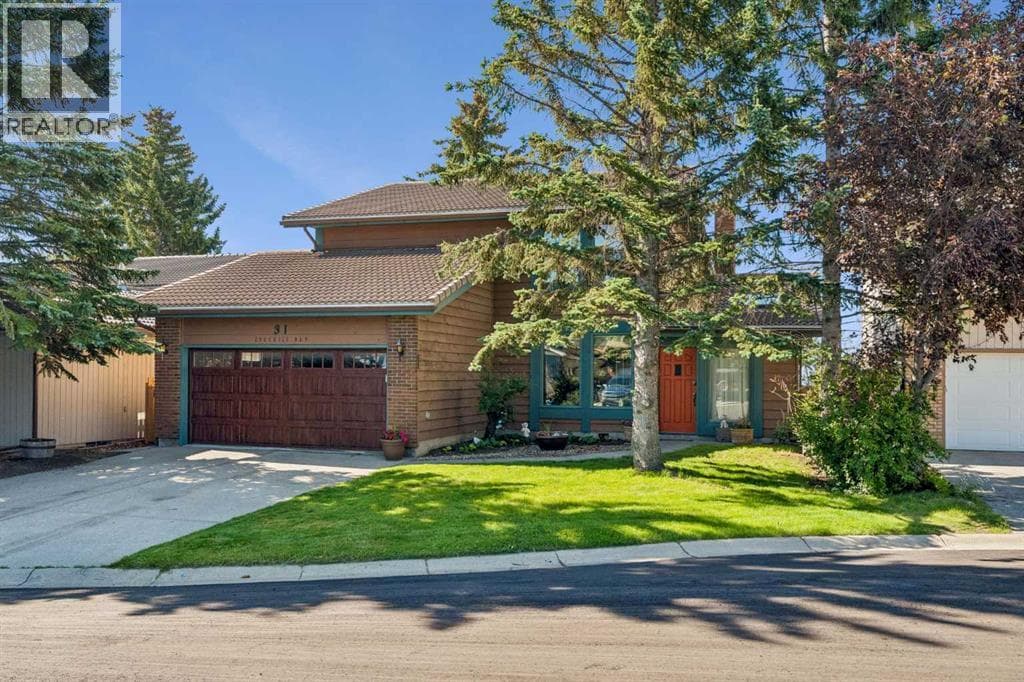 31 Edgehill Bay NW