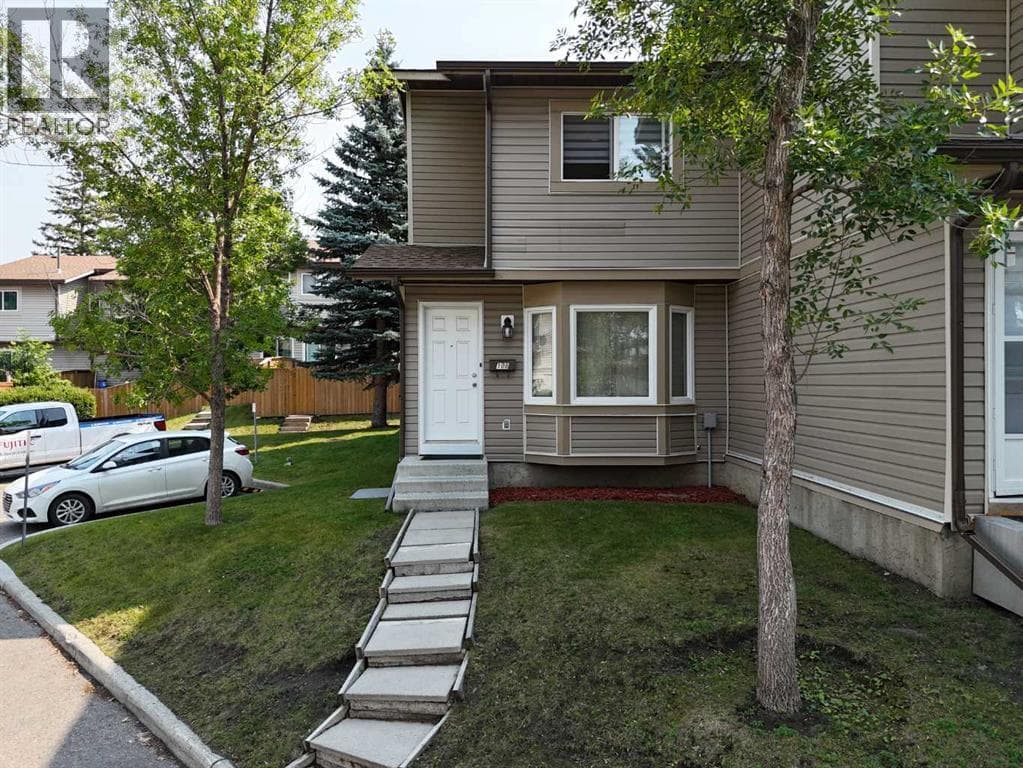 108 Falshire Terrace NE