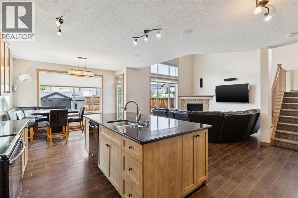 47 Silverado Skies Manor SW