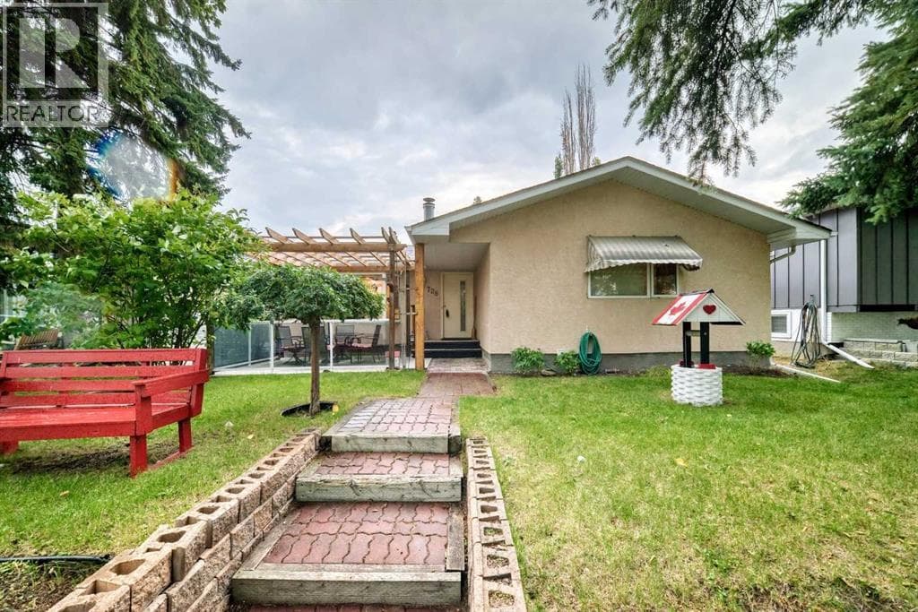 728 Willacy Drive SE