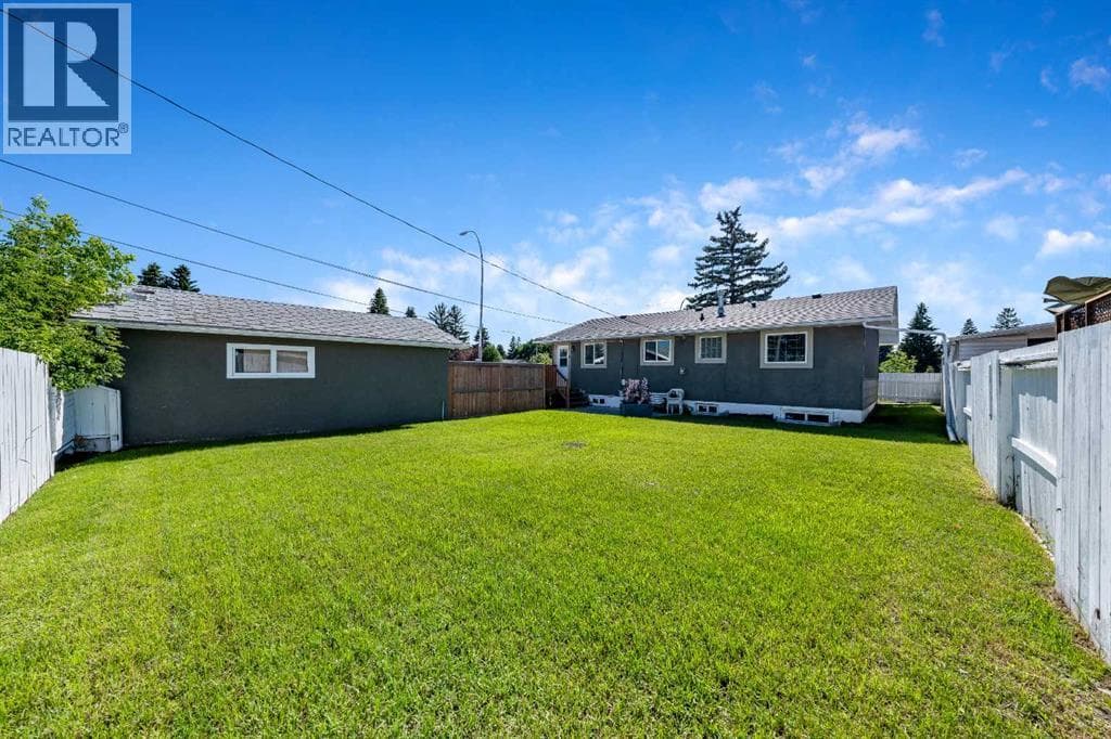 629 Agate Crescent SE