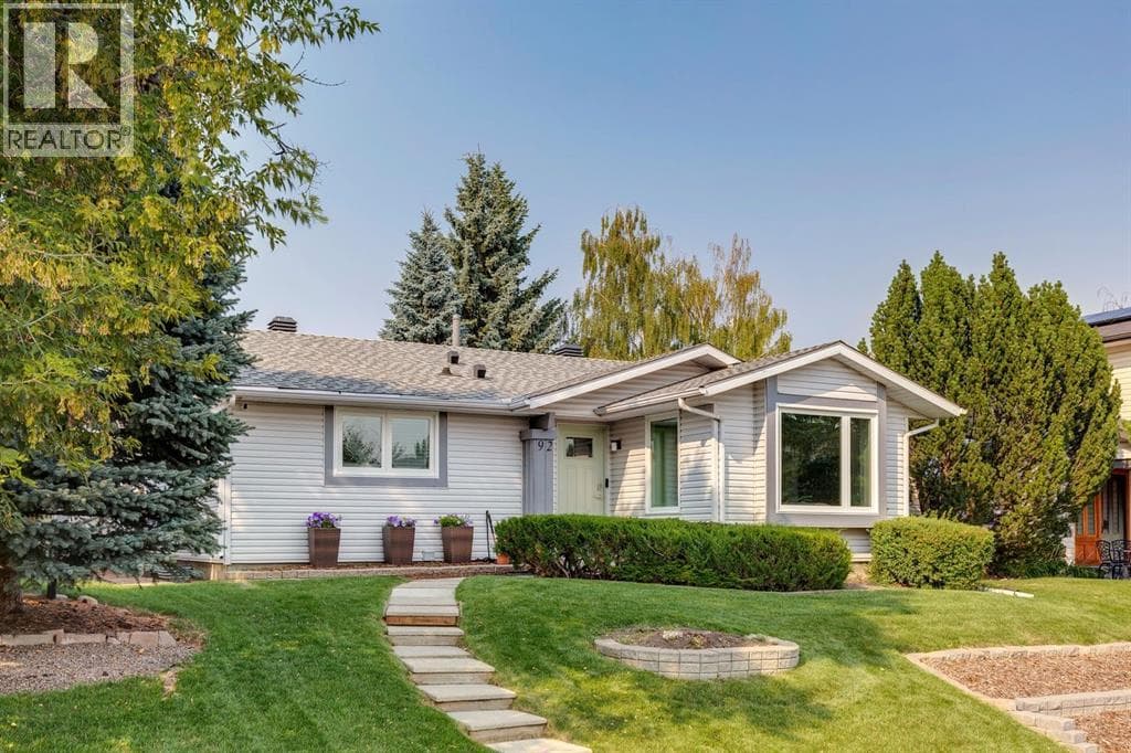 92 Woodford Drive SW
