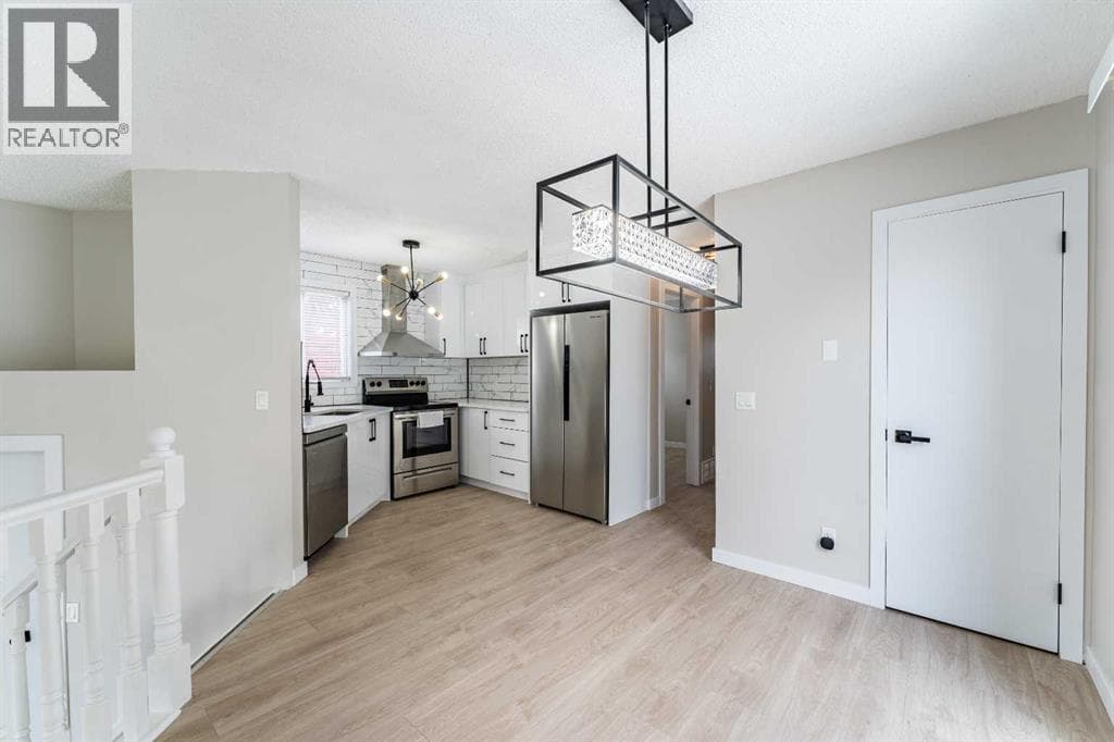 18 Falmere Way NE