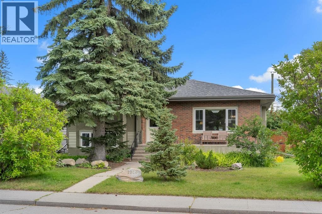 2204 Halifax Crescent NW
