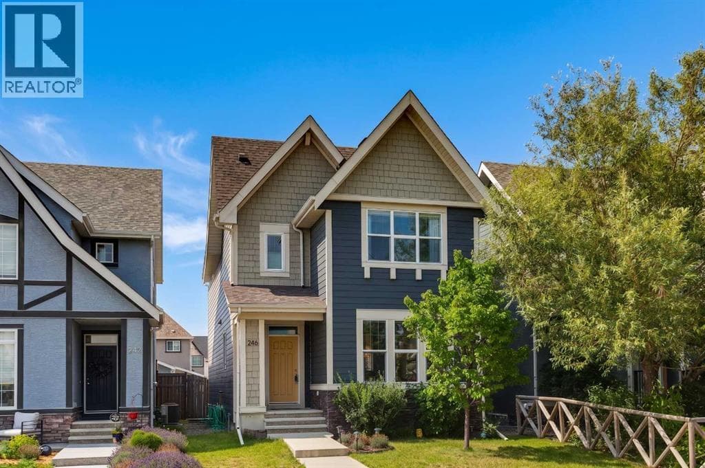 246 Mahogany Heights SE