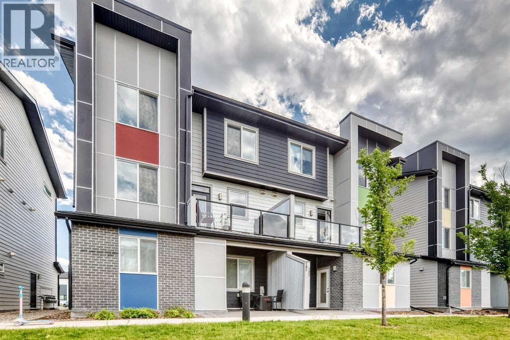 203, 120 Redstone Walk NE