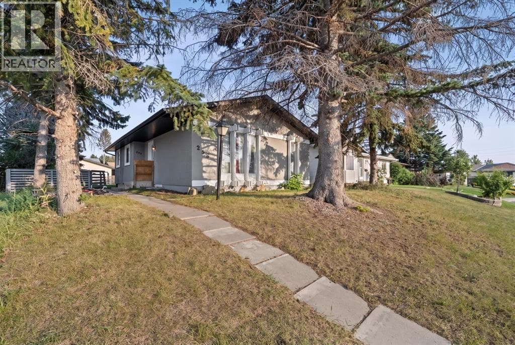 259 Manora Crescent NE