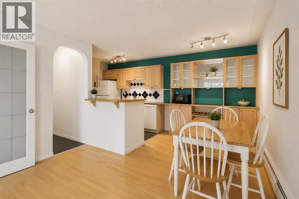 301, 638 Meredith Road NE