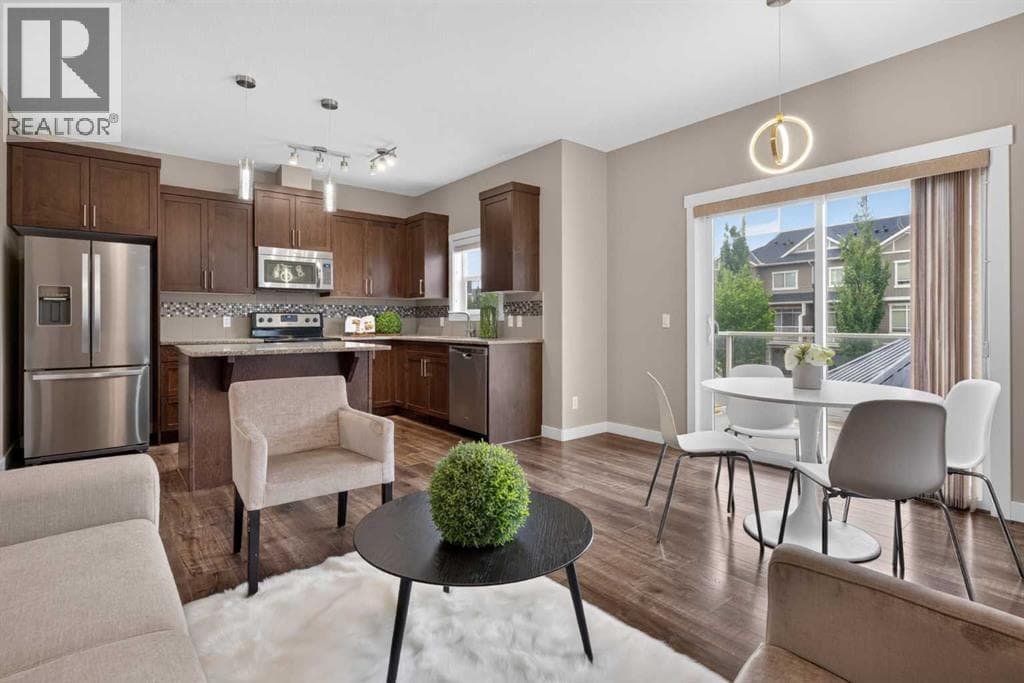 558 Evanston Manor NW