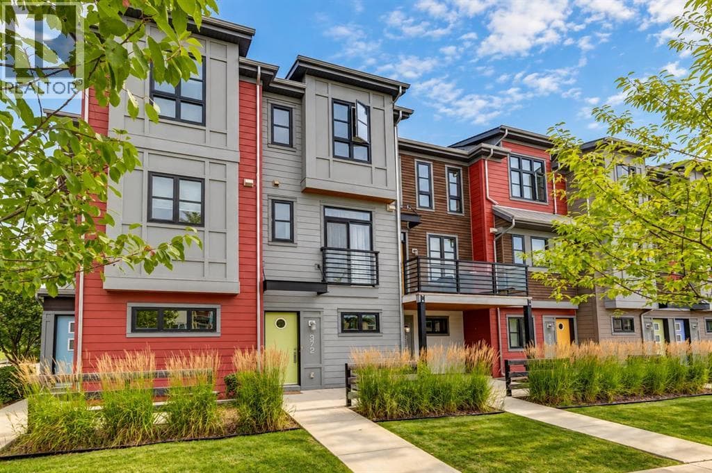 372 Walden Parade SE