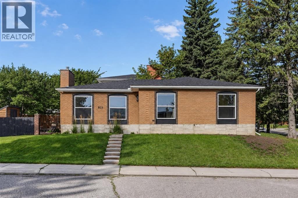 803 Canford Crescent SW