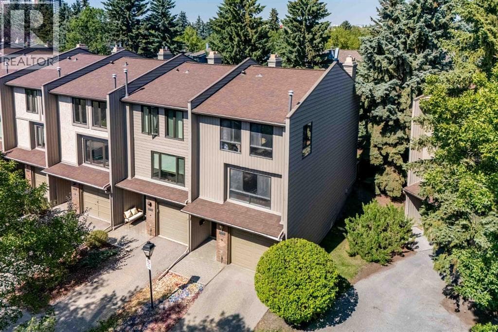 22 Point Mckay Court NW