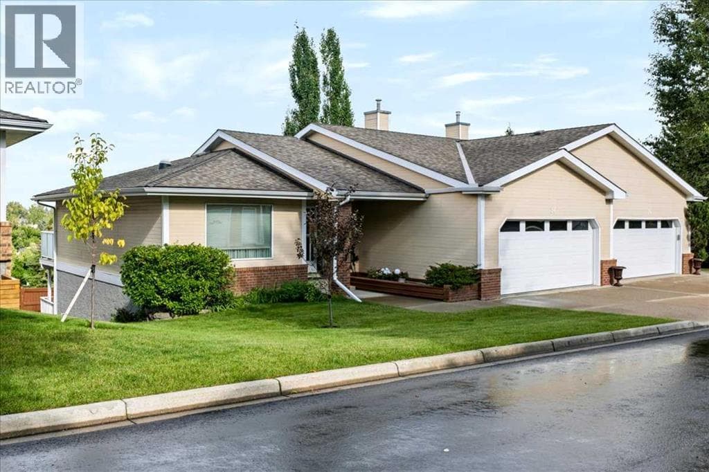 36, 140 Strathaven Circle SW