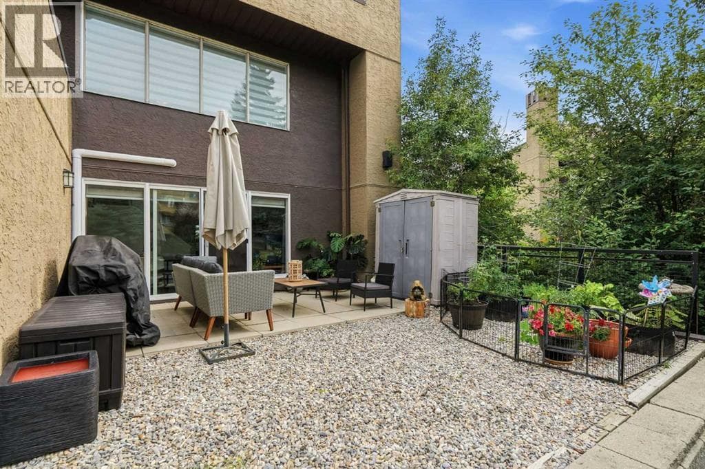 7, 219 Village Terrace SW