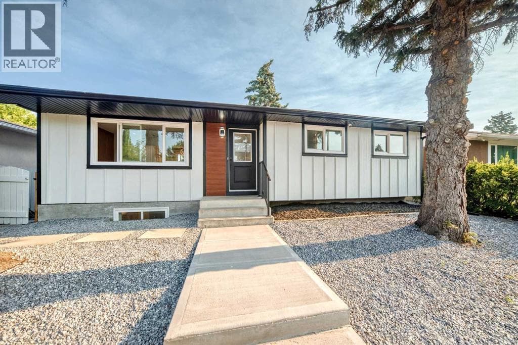 808 Avonlea Place SE
